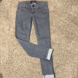 Hudson EUC grey skinny jeans size:24 (shirt 29-1/4” length)